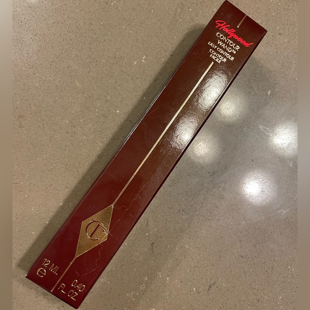 NEW in box - Charlotte Tilbury Contour Wand - light/medium